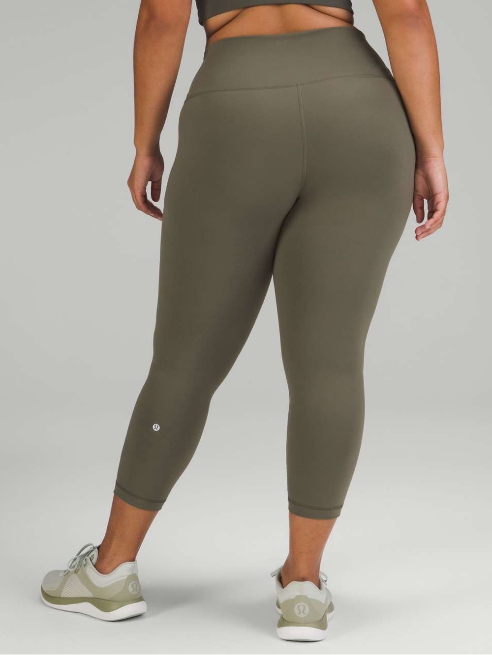Lululemon Wunder Train High-Rise Crop 23"
Army Green size 14
